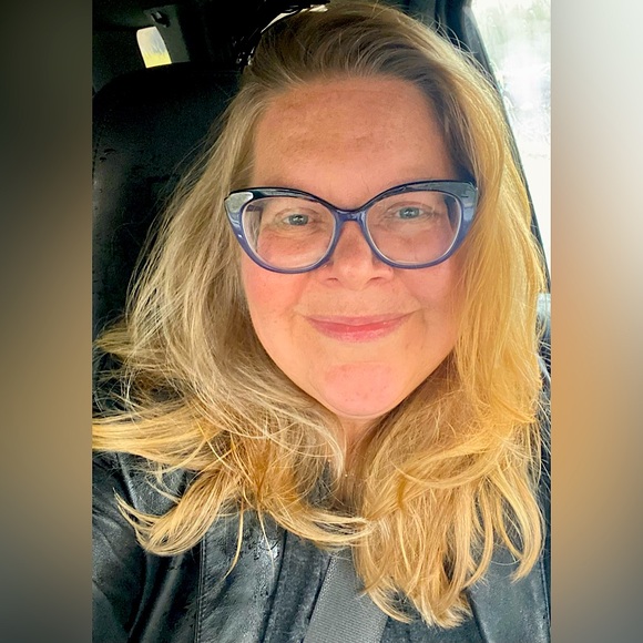 Meet your Posher, Noelle - Picture 3 of 3